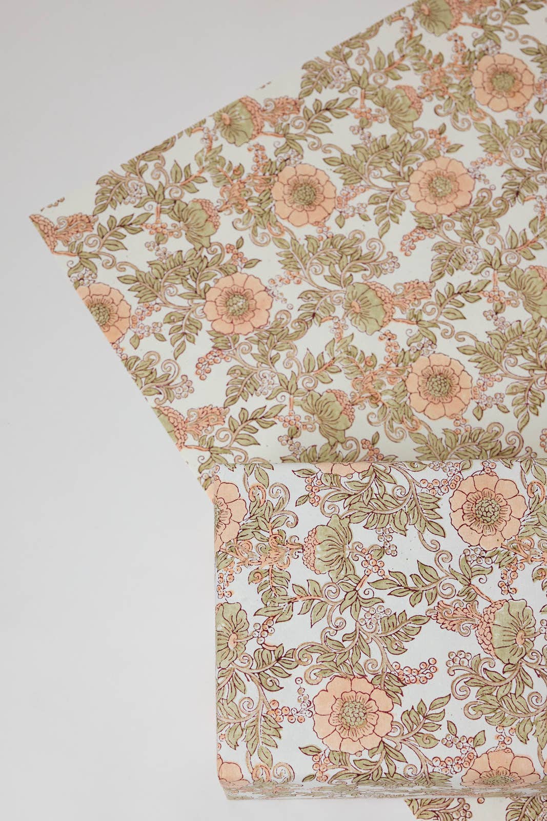 Håndtrykket gavepapir – Wild Rose Terracotta