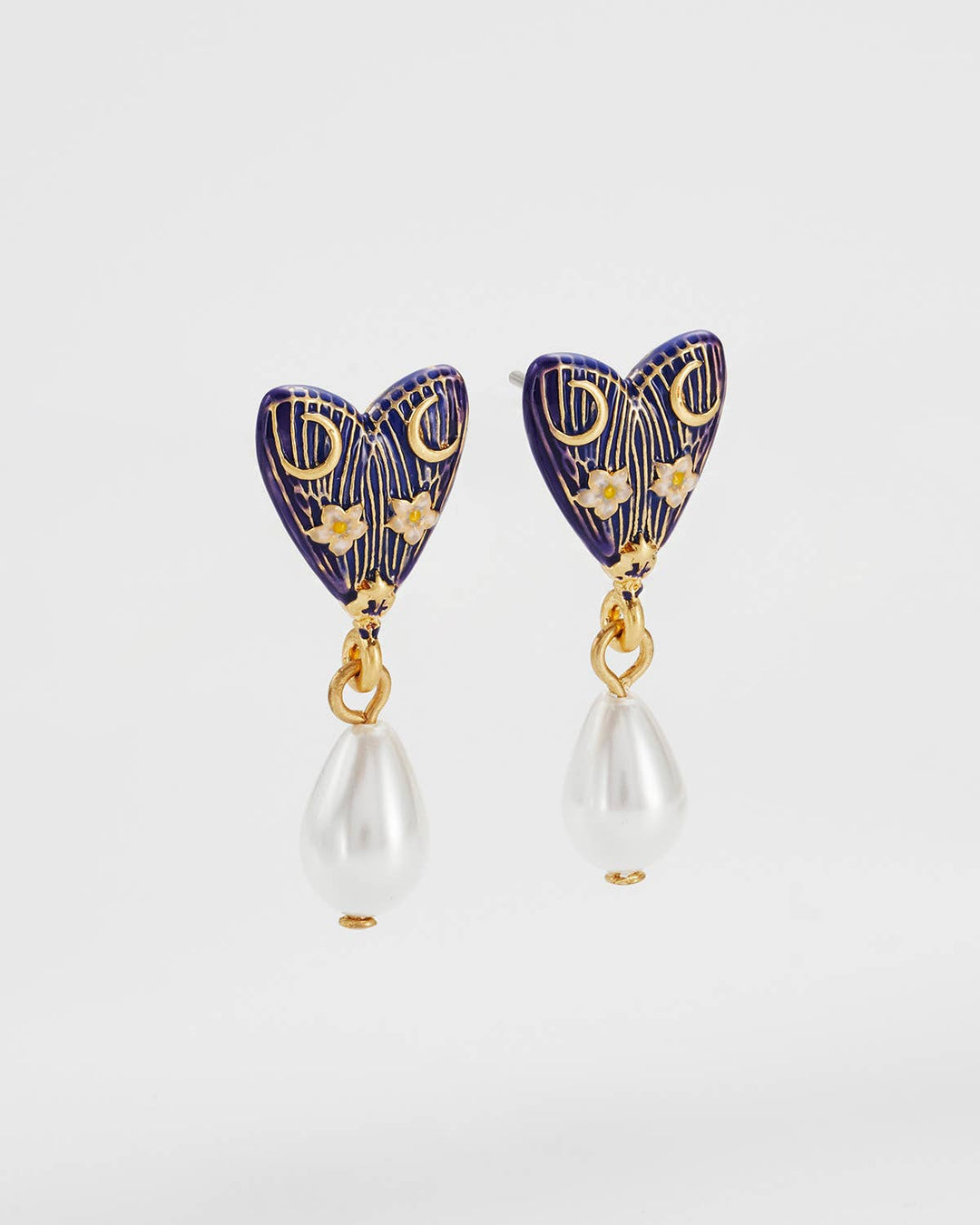 Jasmine Moon Butterfly – øredobber med perledråpe