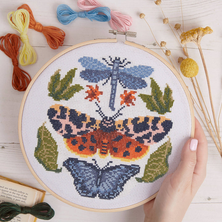 Broderisett fra RHS - Garden Tiger Moth