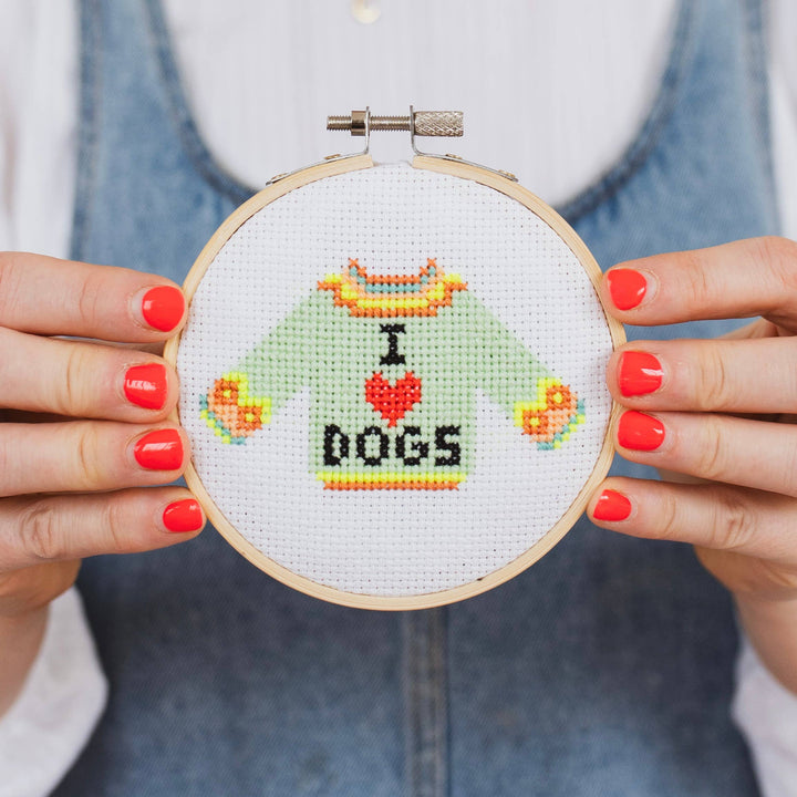 Broderisett – «I Love Dogs»