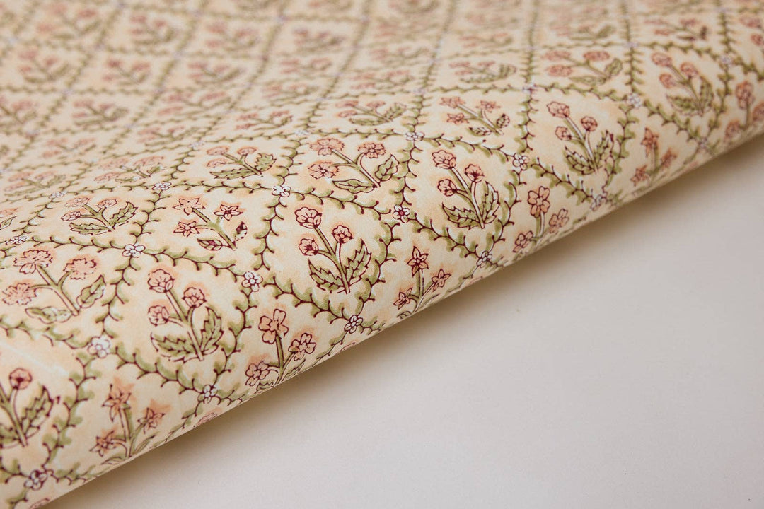 Håndtrykket gavepapir – Floral Lattice Terracotta