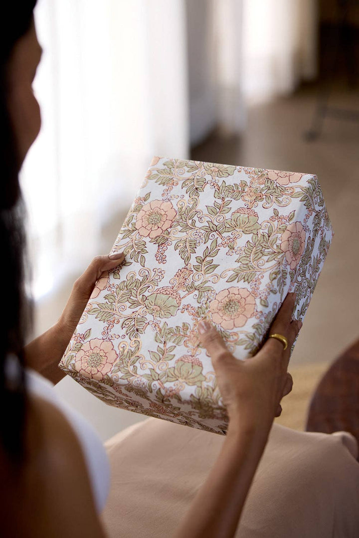 Håndtrykket gavepapir – Wild Rose Terracotta