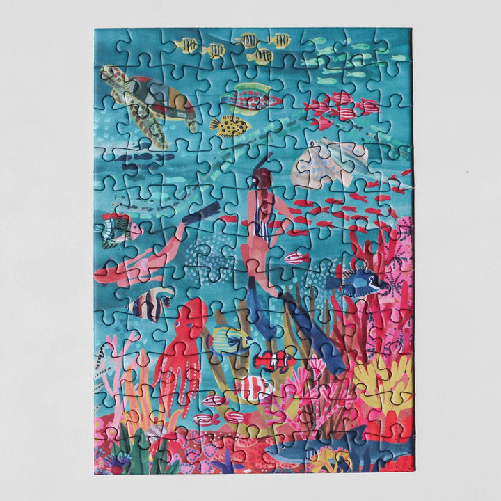 Under the Sea Minipuslespill – Illustrert av Rhi James (99 brikker)