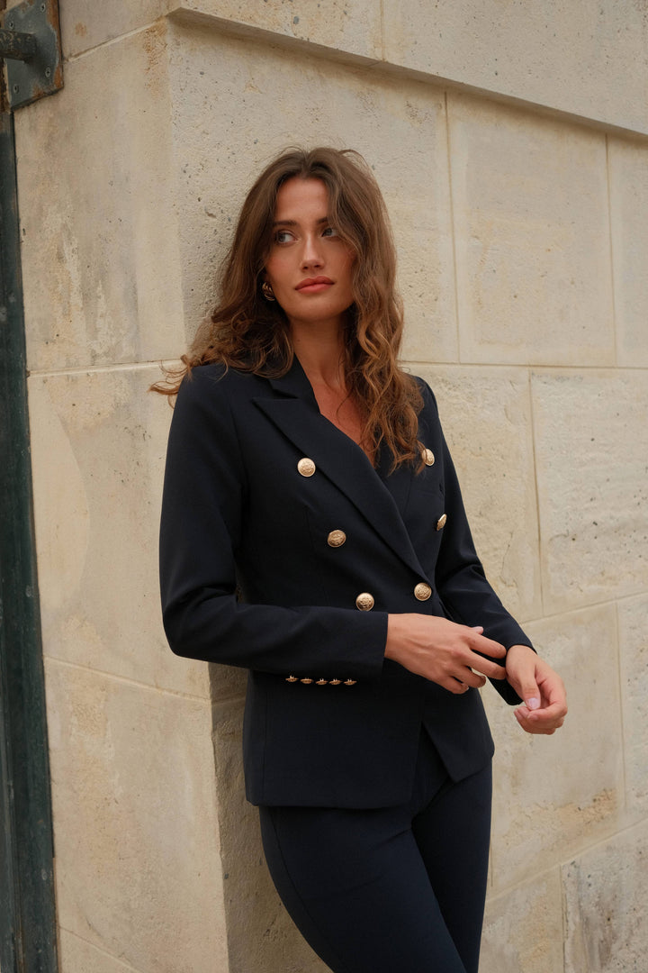 Dobbeltspent blazer med gullknapper – skreddersydd eleganse
