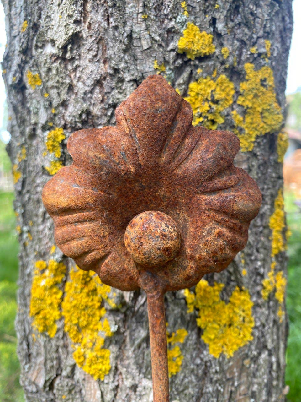 Håndlaget Rustblomst på pinne
