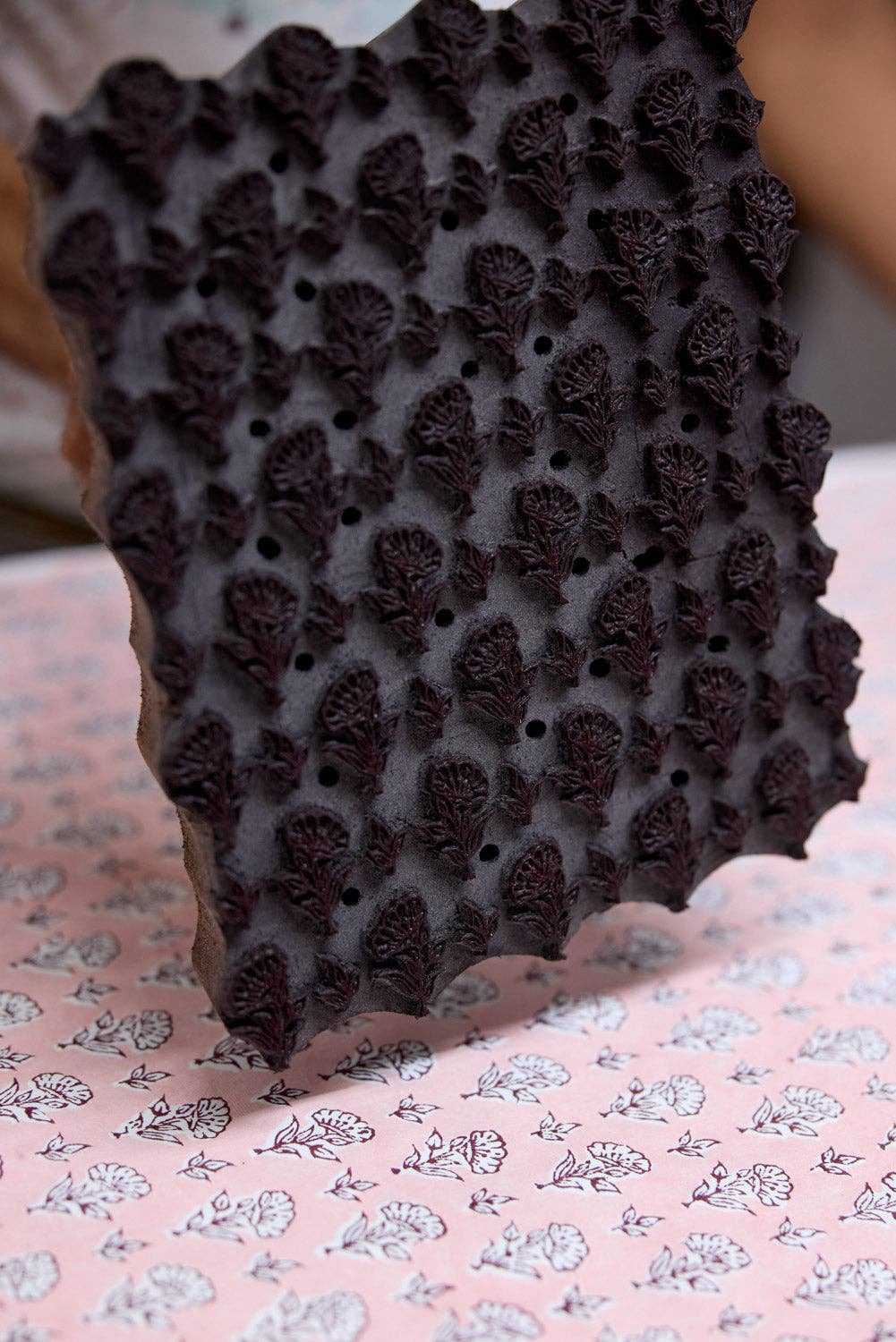 Håndtrykket gavepapir – Ditsy Floral Blue