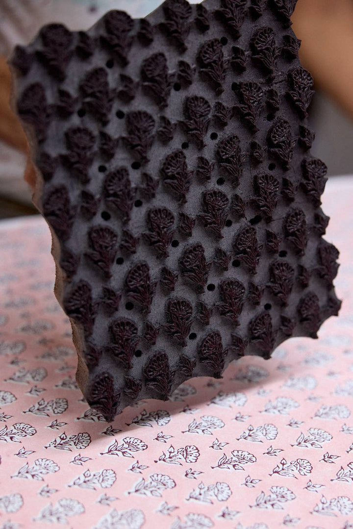 Håndtrykket gavepapir – Ditsy Floral Blue