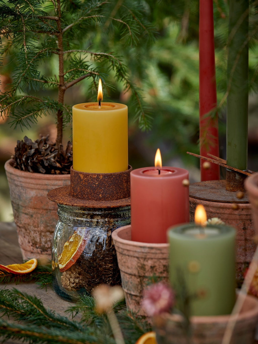 LUCY – Vendbar lysestake i rust