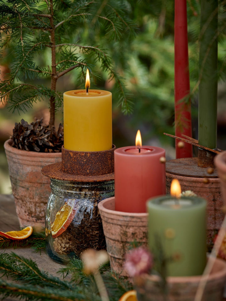 LUCY – Vendbar lysestake i rust