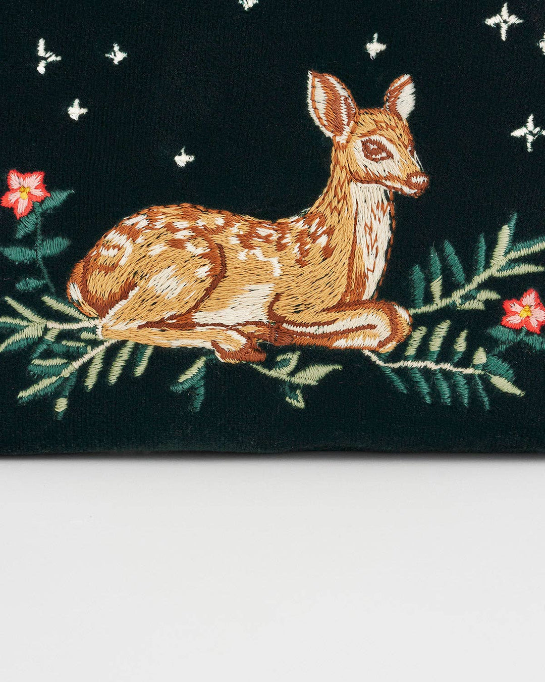 Brodert pung med rådyrkalv – Forest Folklore