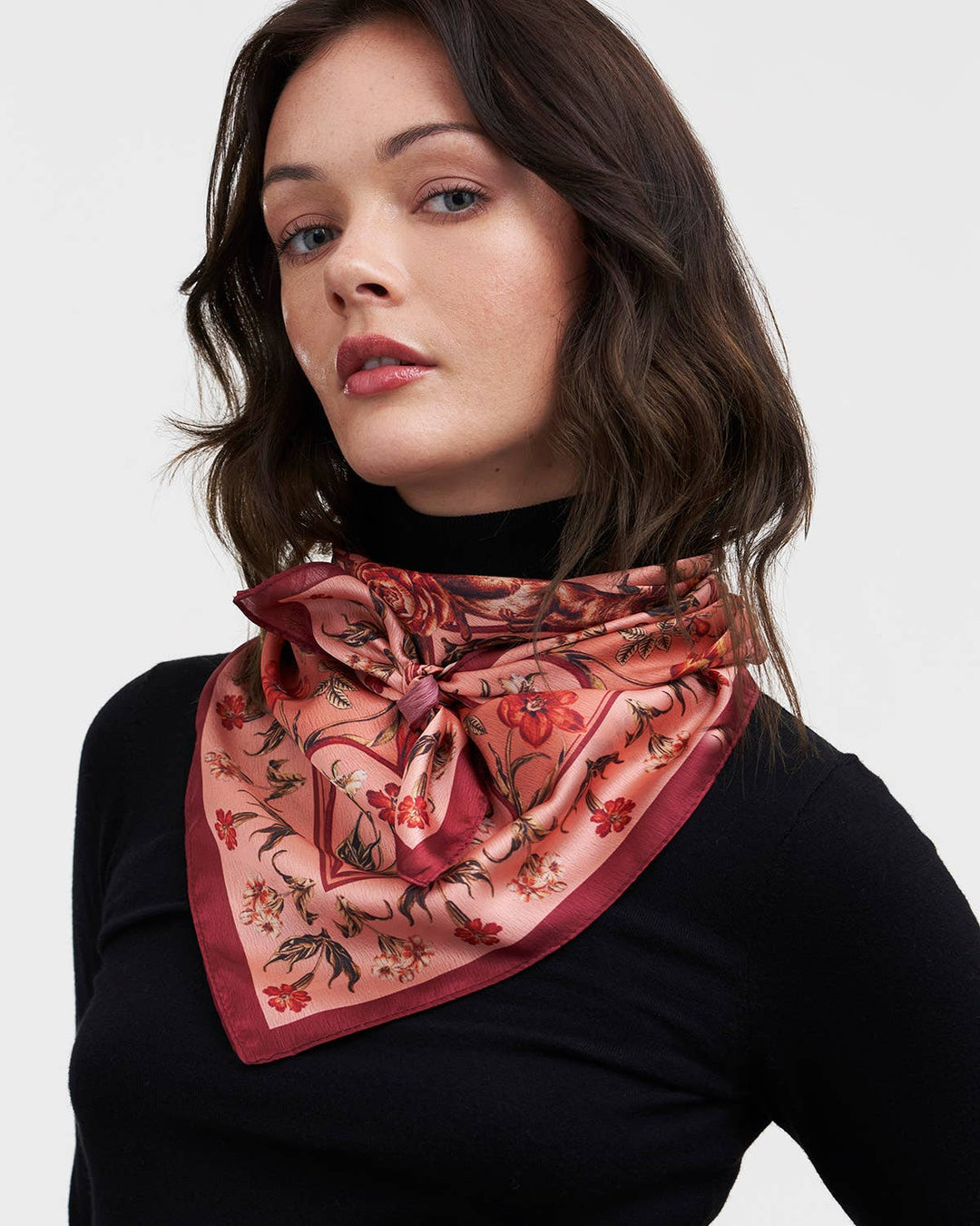Folksy Fox Tales skjerf – ferskenfarget kvadrat