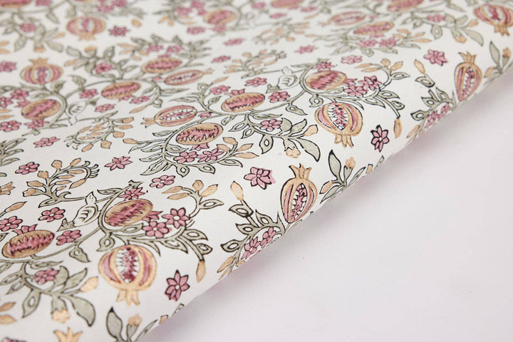 Håndtrykket gavepapir – Pomegranate Pink Earth