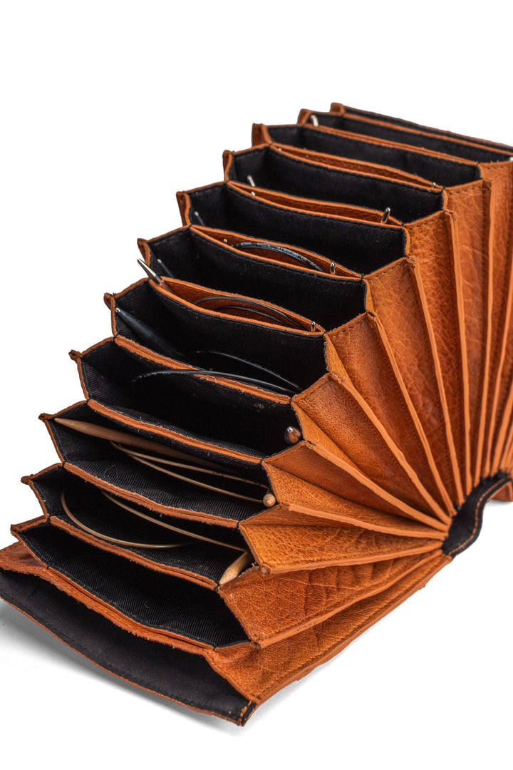 Premium pinnemappe til rundpinner – Betina XL