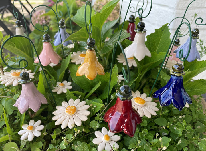 Håndlaget Klokkeblomst – Keramisk Blomst