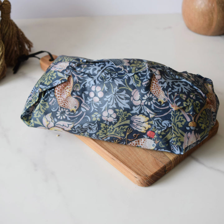 William Morris bivokspapir – Strawberry Thief