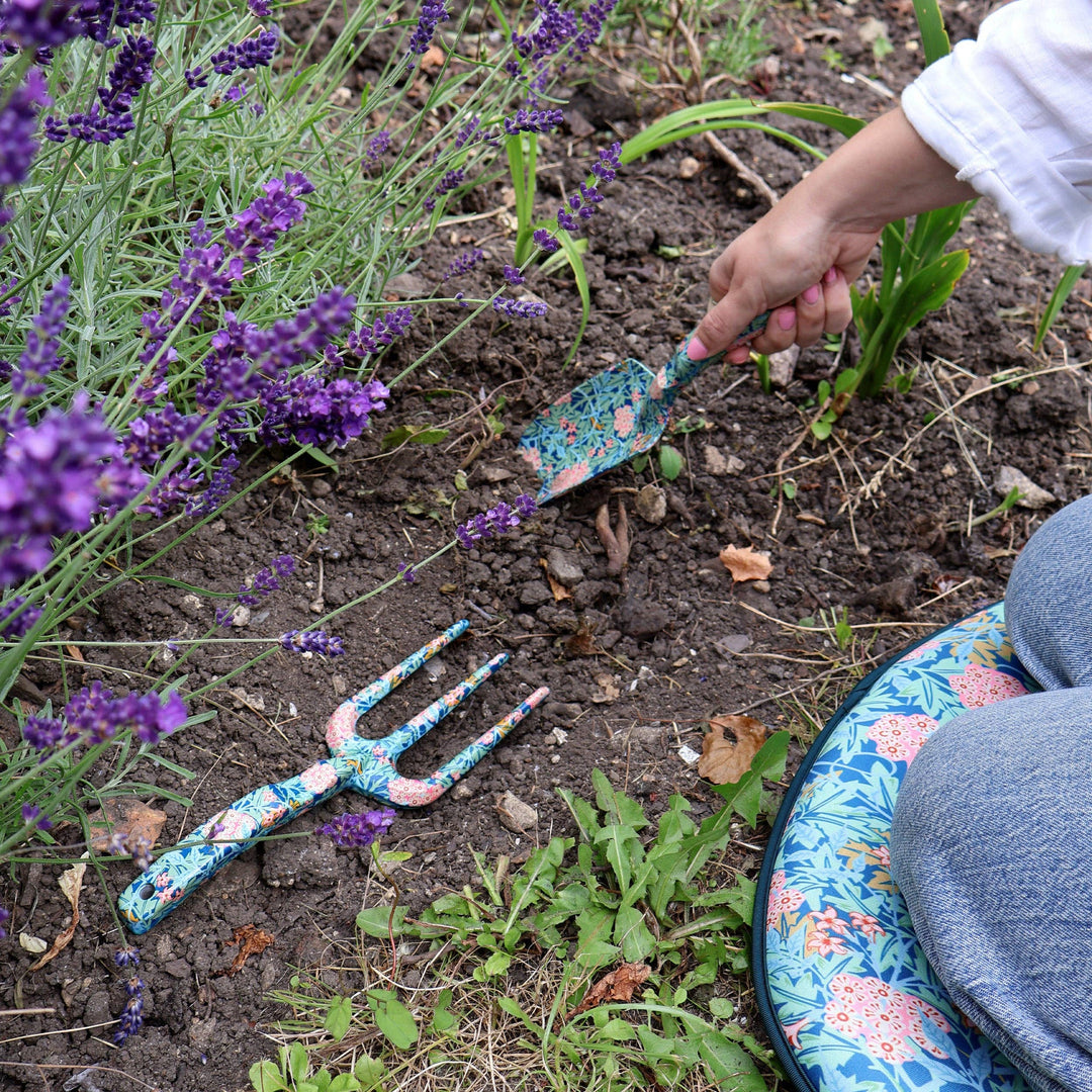 Hagesett – Greip & Spade (William Morris Jasmine)