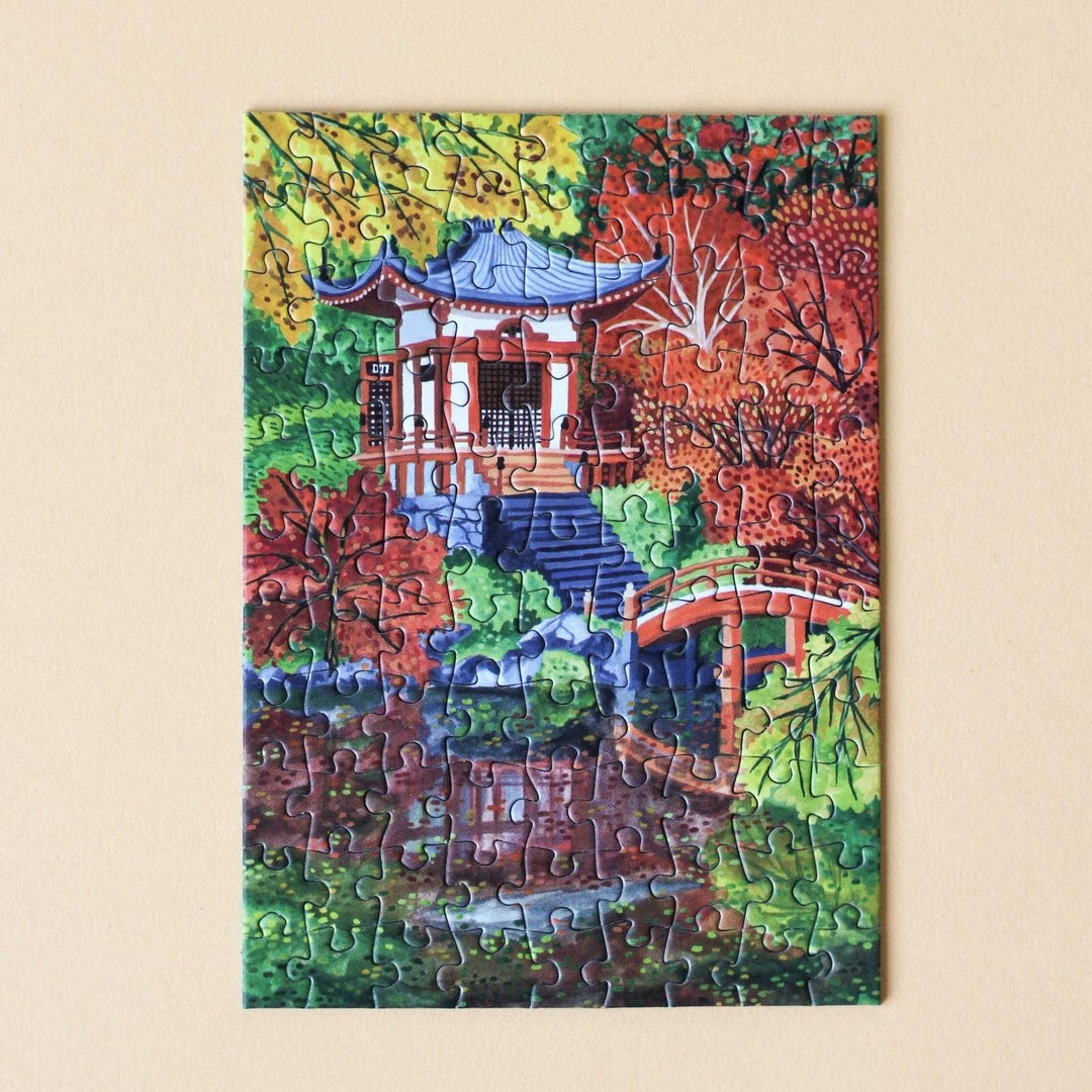Minipuslespill Tokyo Temple – Illustrert av Ellen Gözel-Niehoff (99 brikker)