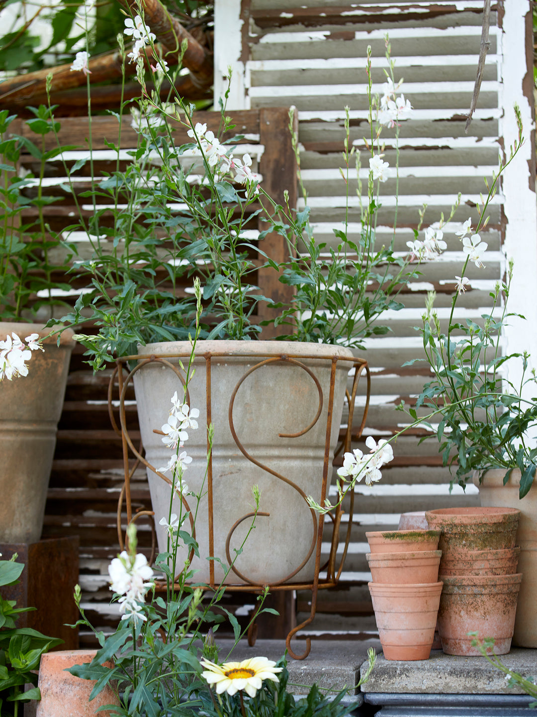 Planteholder i rustikt jern