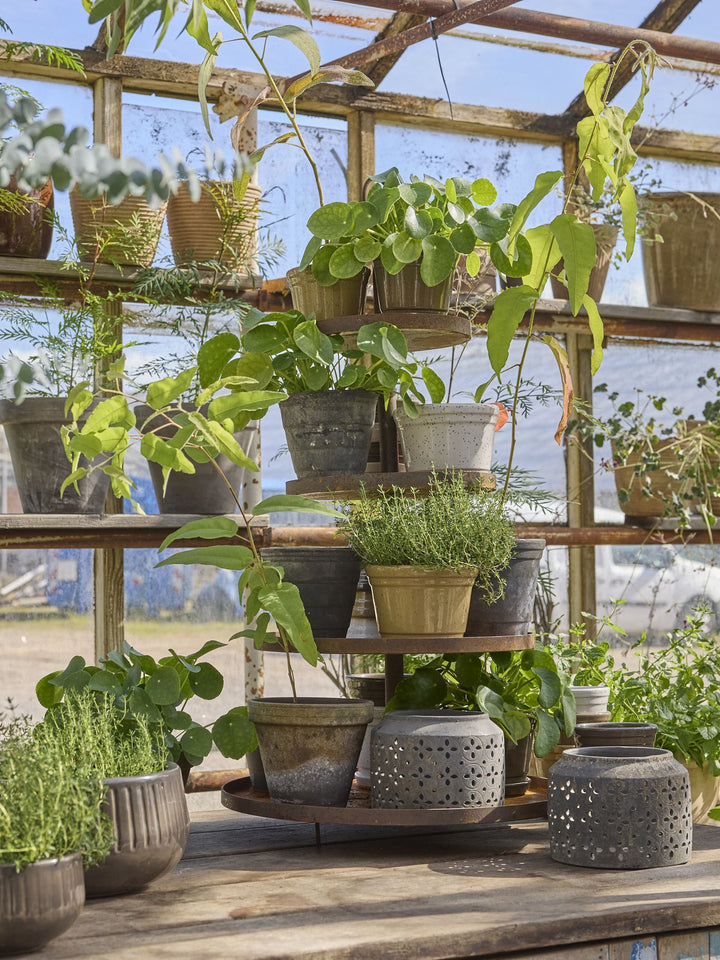 Etasjestativ i rustikt jern