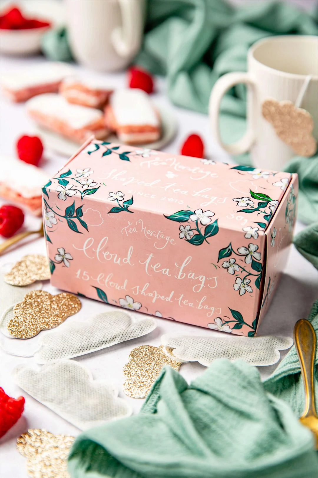 Boks med sky-teposer