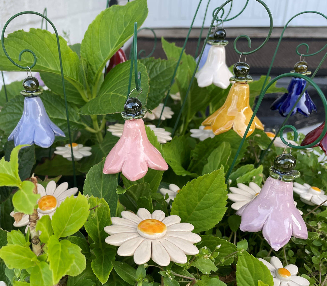 Håndlaget Klokkeblomst – Keramisk Blomst