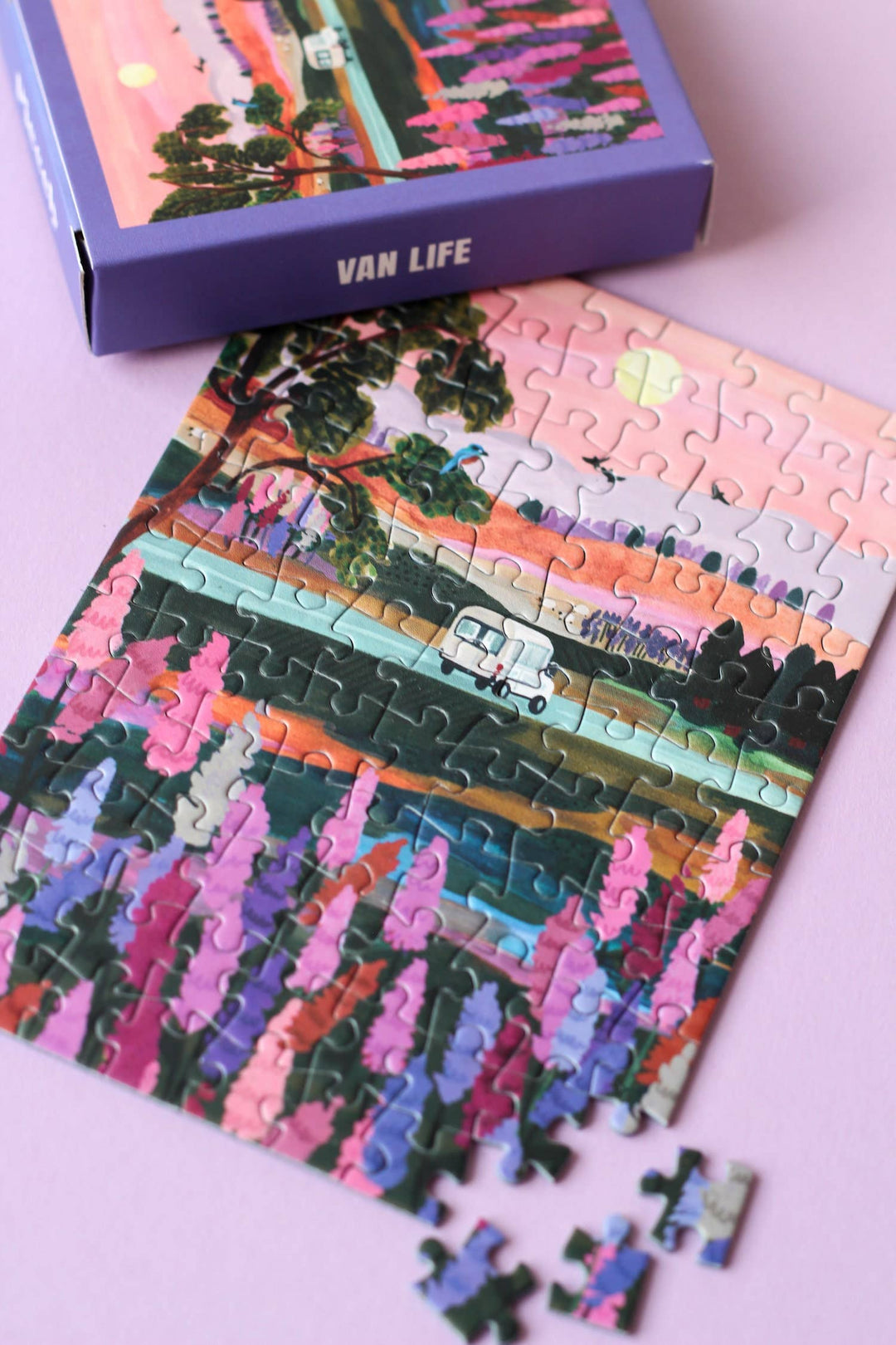 Minipuslespill Van Life – Illustrert av Rhi James (99 brikker)