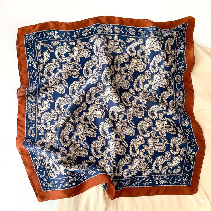 Silkeskjerf med paisleymønster – 53x53 cm