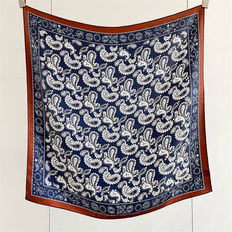 Silkeskjerf – Paisley 65 × 65 cm