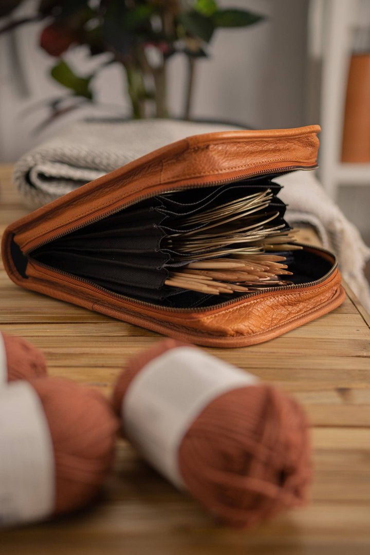 Voss – premium strikkeetui til strikkepinner