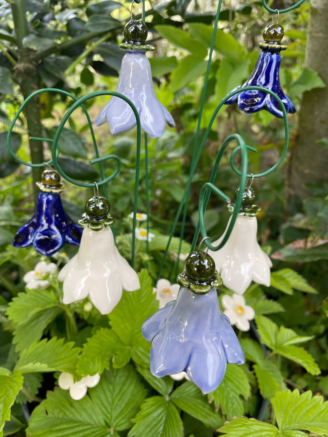 Håndlaget Klokkeblomst – Keramisk Blomst