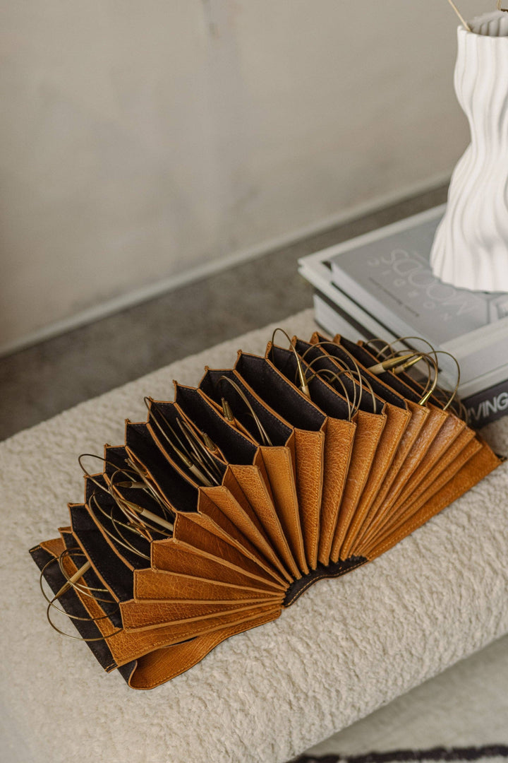 Premium pinnemappe til rundpinner – Betina XL