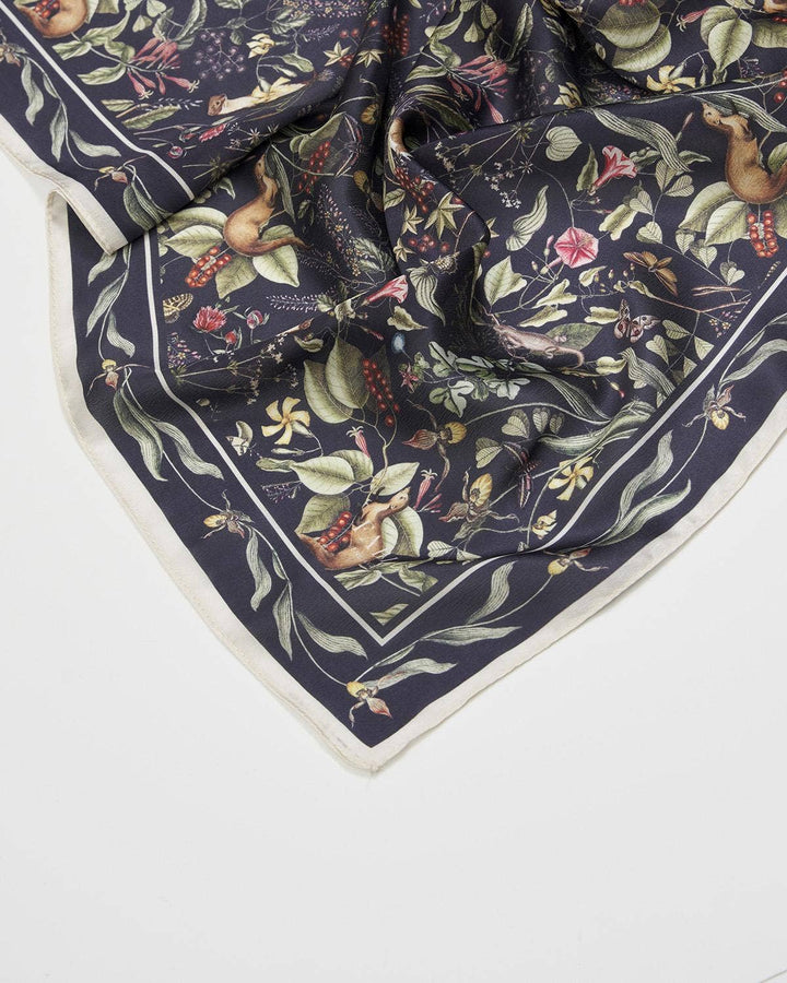 Skjerf - Wolf Garden Navy Square