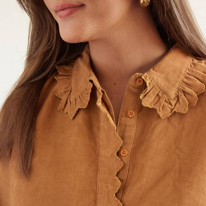 Bluse i fløyel med stor rysjekrage