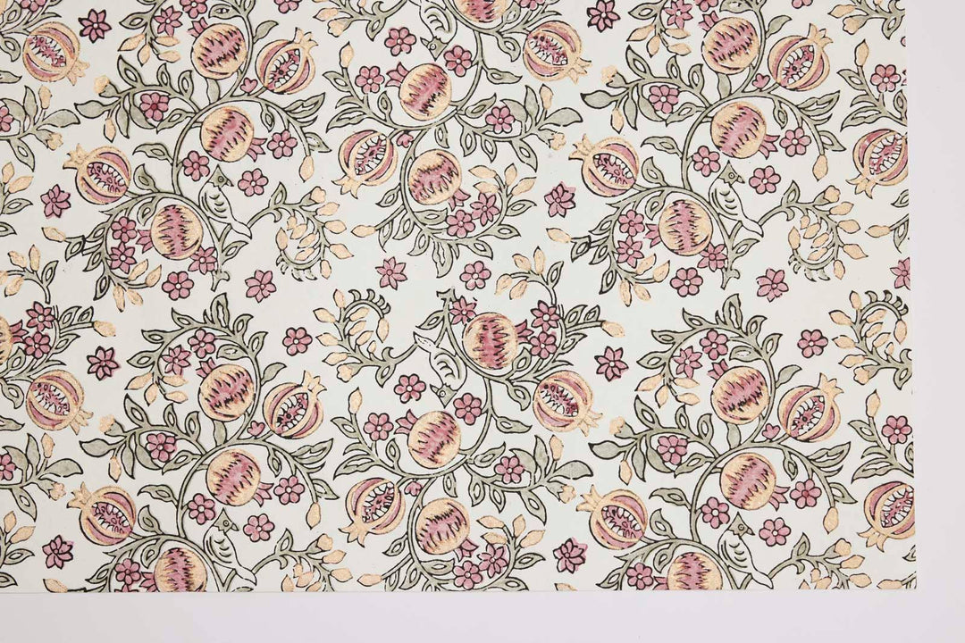 Håndtrykket gavepapir – Pomegranate Pink Earth