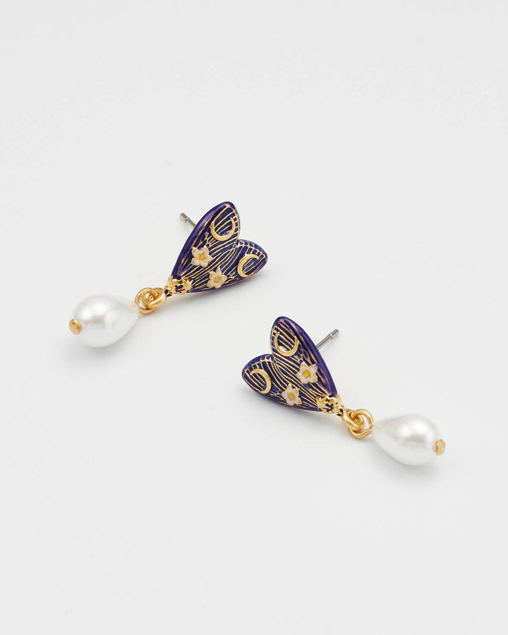 Jasmine Moon Butterfly – øredobber med perledråpe